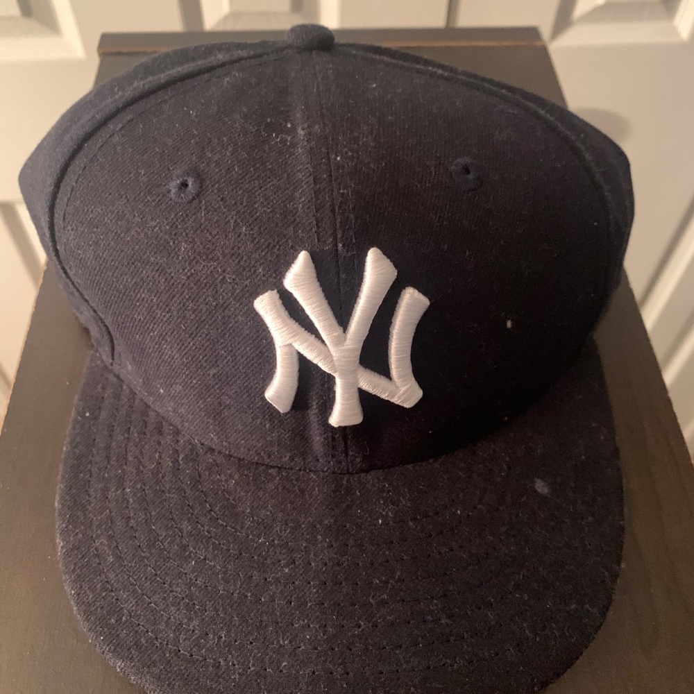 NY Yankee New era fitted size 7 1/8
